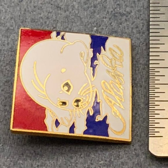 Alaska White Seal Pin Brooch Red Blue Enamel Gold - Picture 4 of 4